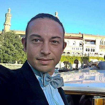 Party in red omaggio ai cinema alla san polo art gallery con gli scatti iconici di ron galella e il live dell'attore gualtiero grigato